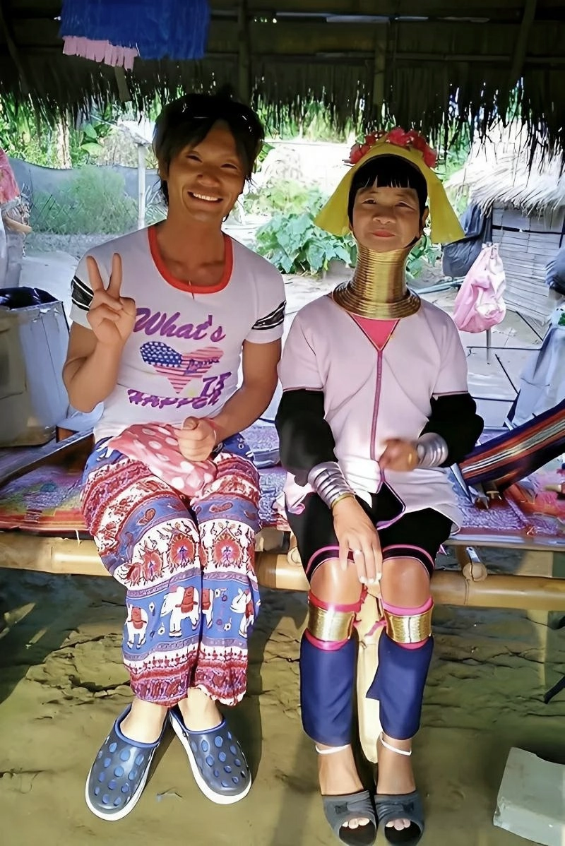 タイの首長族とサイト運営者